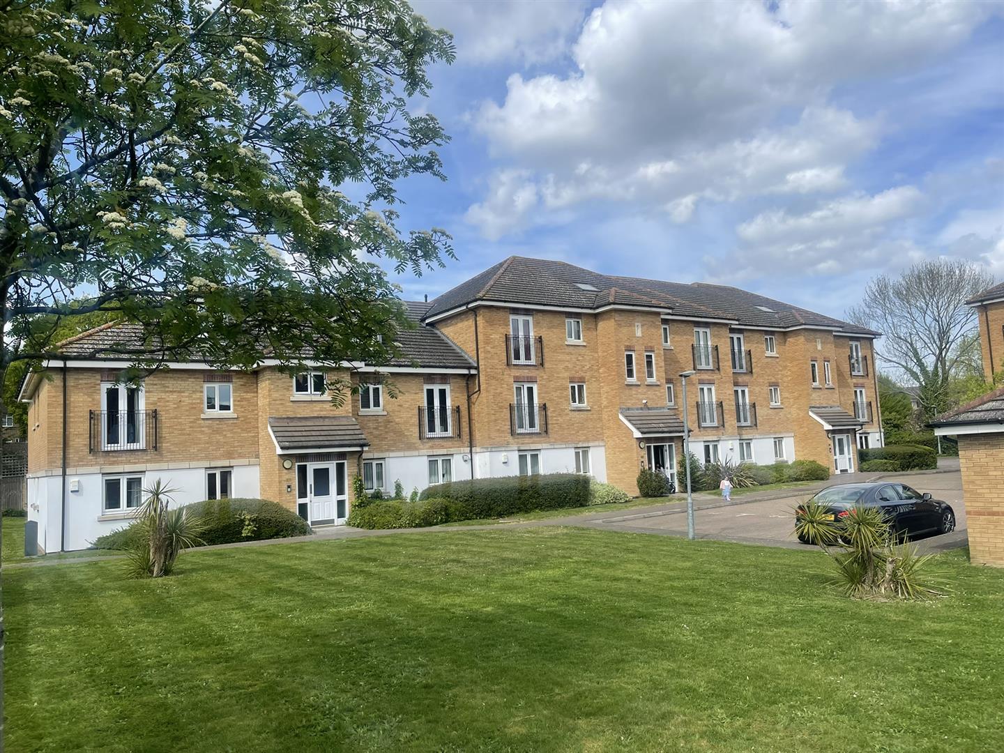 2 bed property in Stafford Close, London